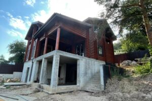 Дом комбинированный: монолит + бревно оцилиндрованное 280 мм